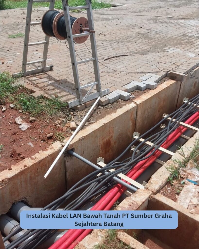 Instalasi kabel LAN bawah tanah di PT Sumber Graha Sejahtera Batang